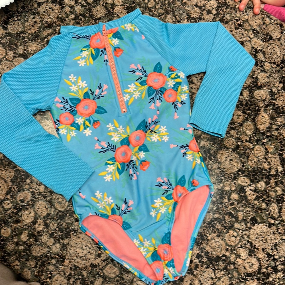 GUC girls one piece swim suit, size XS (4/5)